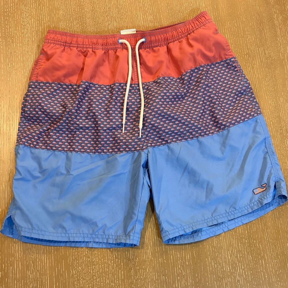 Vineyard Vines Mens M Red Blue Flag Whale Pieced Bungalow Short Swim Trunks